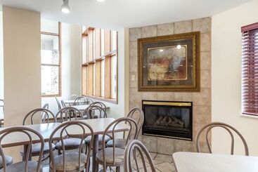 هتل Quality Inn & Suites At Dollywood Lane