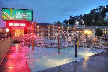 هتل Quality Inn & Suites At Dollywood Lane