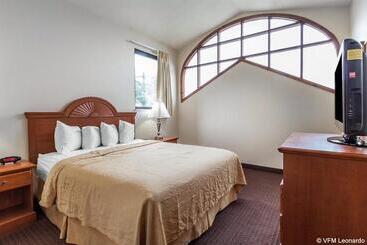 هتل Quality Inn & Suites At Dollywood Lane