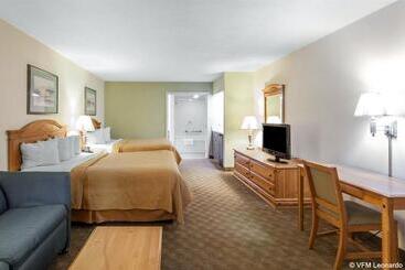 هتل Quality Inn & Suites At Dollywood Lane