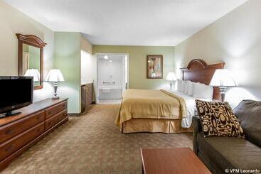 هتل Quality Inn & Suites At Dollywood Lane