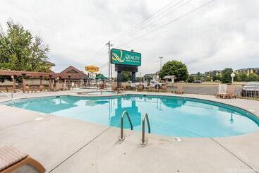 هتل Quality Inn & Suites At Dollywood Lane
