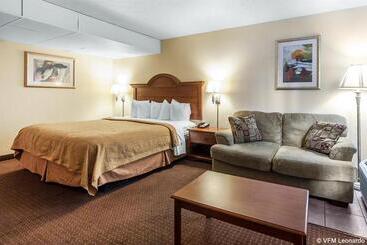 هتل Quality Inn & Suites At Dollywood Lane