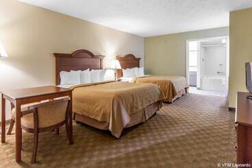هتل Quality Inn & Suites At Dollywood Lane