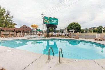 هتل Quality Inn & Suites At Dollywood Lane