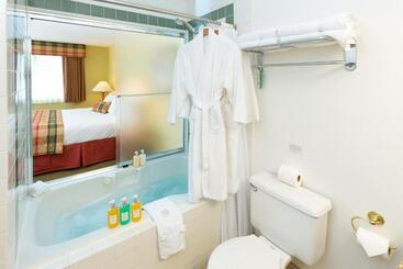 هتل The Marina Inn