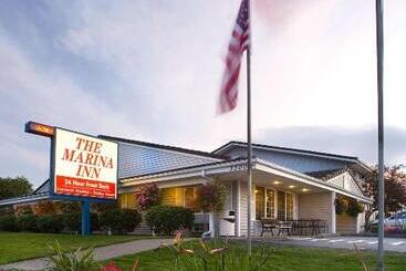 هتل The Marina Inn