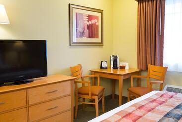 هتل The Marina Inn