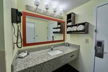 ホテル The Mariner Resort Cape Cod By The Red Collection