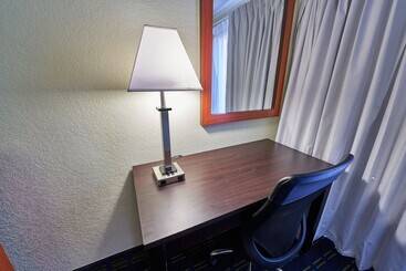 ホテル The Mariner Resort Cape Cod By The Red Collection