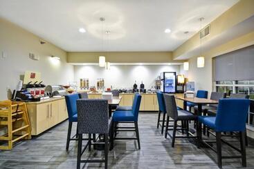 هتل Towneplace Suites Sioux Falls