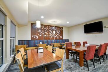 هتل Towneplace Suites Sioux Falls