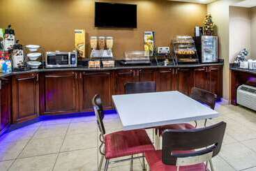 Microtel Inn & Suites By Wyndham Charleston