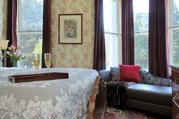 Monte Cristo Bed And Breakfast