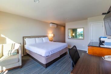 Moonlight Beach Motel