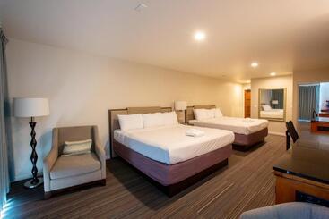 Moonlight Beach Motel