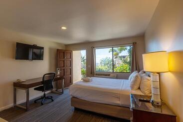 Moonlight Beach Motel