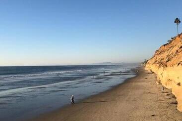 Moonlight Beach Motel