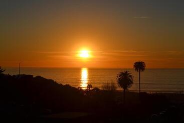Moonlight Beach Motel