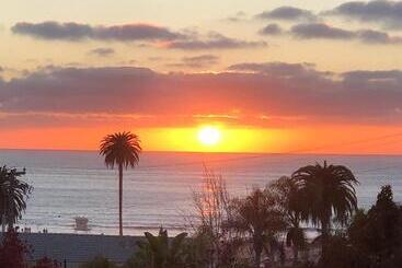 Moonlight Beach Motel