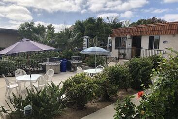 Moonlight Beach Motel