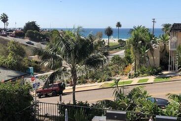 Moonlight Beach Motel