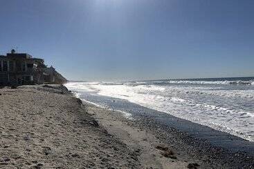 Moonlight Beach Motel