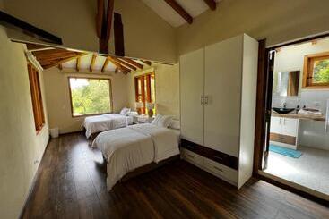 هتل Hacienda Jimenita Wildlife Reserve