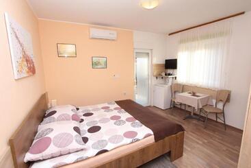 پانسیون Apartments Eva