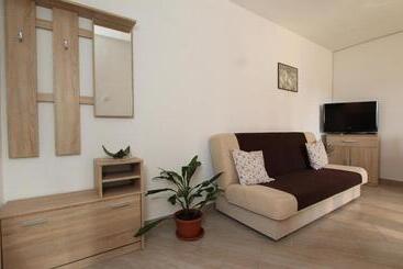 پانسیون Apartments Eva