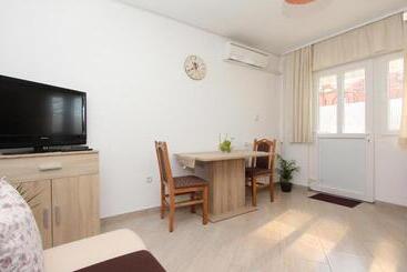 پانسیون Apartments Eva