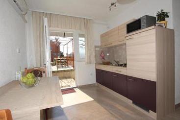 پانسیون Apartments Eva