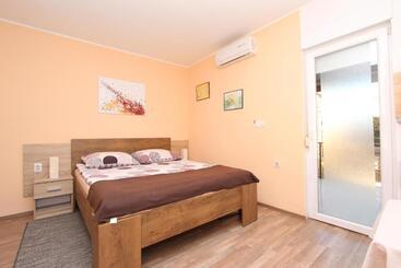 پانسیون Apartments Eva
