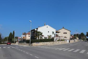 پانسیون Apartments Eva