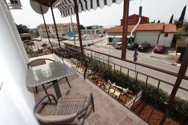 پانسیون Apartments Eva