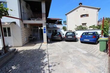 پانسیون Apartments Eva