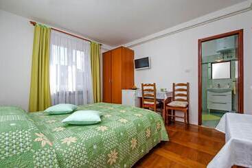 پانسیون Rooms Stefania