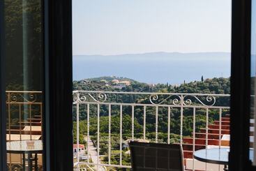 Villa Mons & Mare