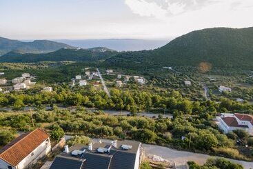 Villa Mons & Mare