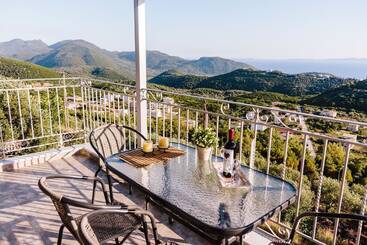 Villa Mons & Mare