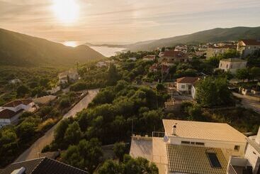 Villa Mons & Mare