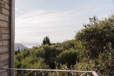 Villa Mons & Mare