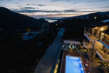 Villa Mons & Mare
