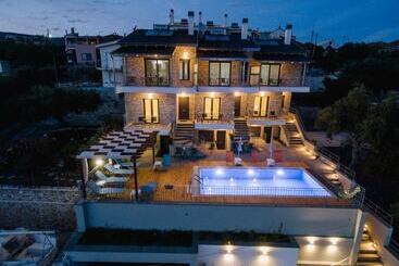 Villa Mons & Mare