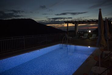 Villa Mons & Mare