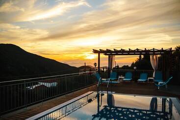 Villa Mons & Mare