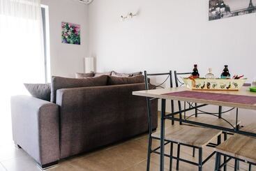 Villa Mons & Mare