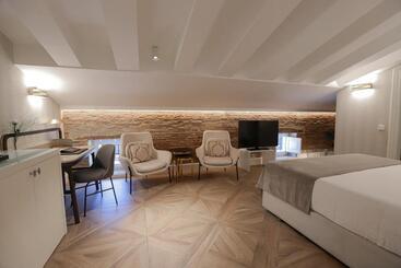 هتل Myr Palacio Vallier