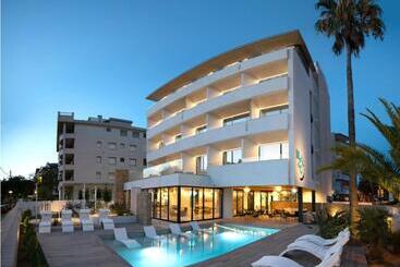 Instants Boutique Hotel Adults Only