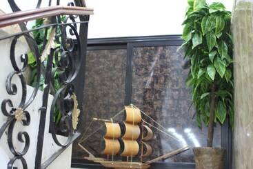 هتل Hostel Le Coin D Or